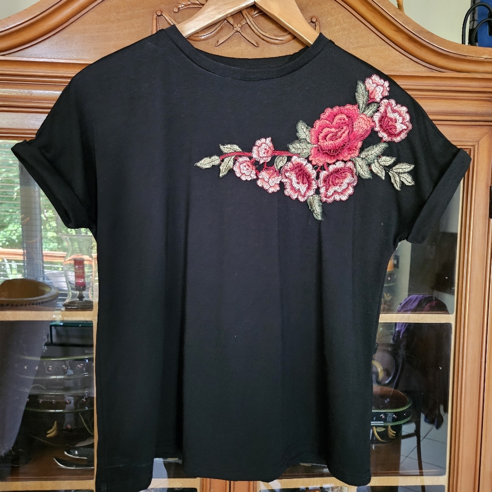 Floral Embroidered Black Shirt W Cuffed Sleeve. Womens Sz Small - Picture 2 of 7